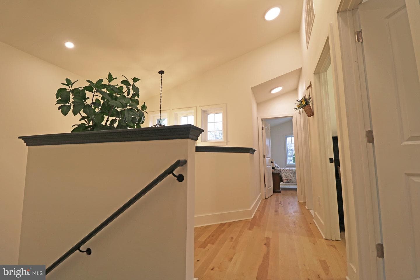2366 Thomas Avenue photo 5