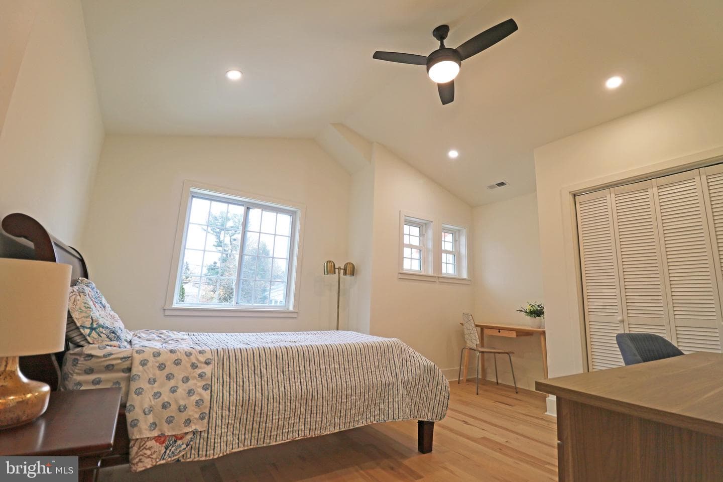 2366 Thomas Avenue photo 8
