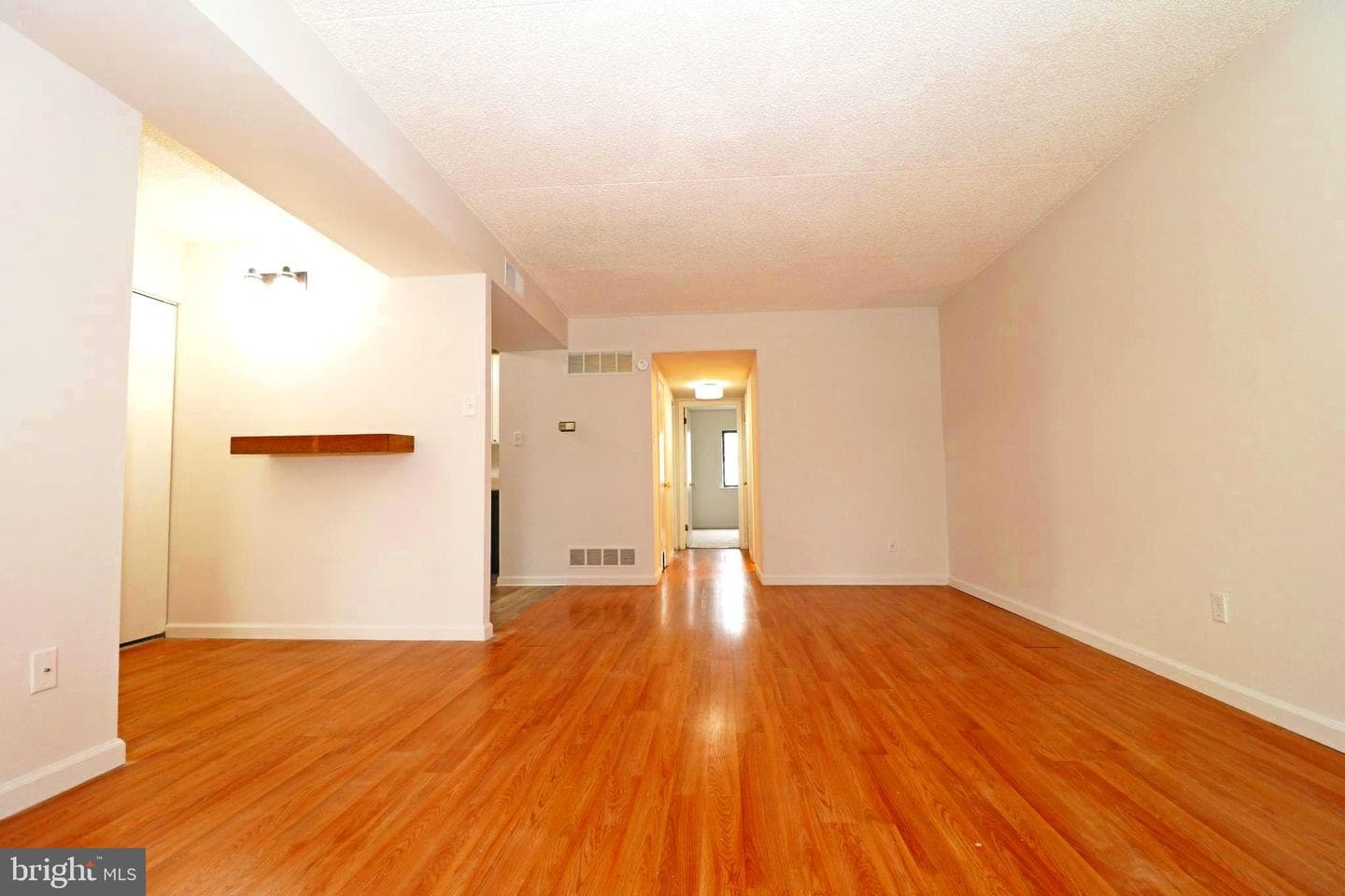 710 Putnam Boulevard photo 11