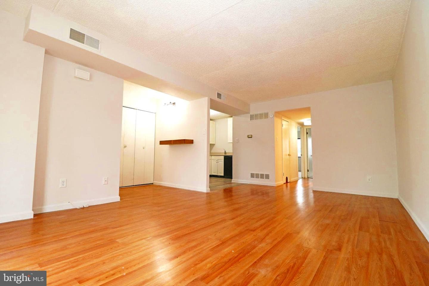710 Putnam Boulevard photo 12