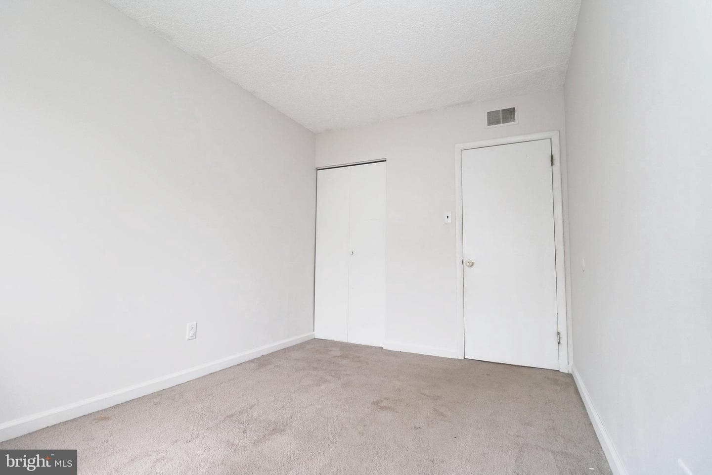 710 Putnam Boulevard photo 21