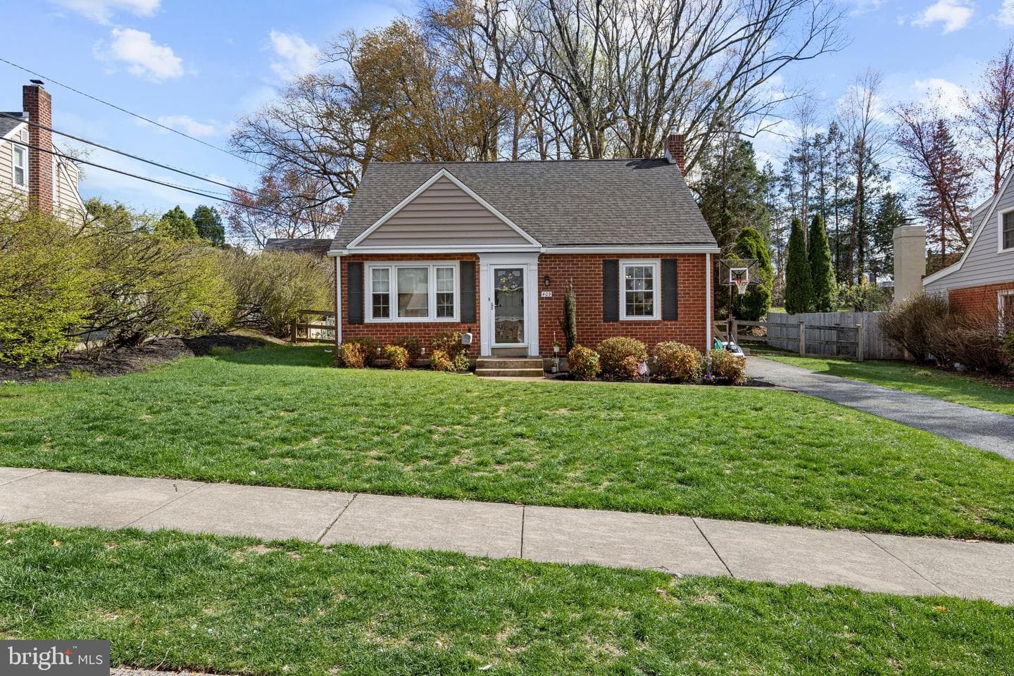 409 Paddock Road photo 1