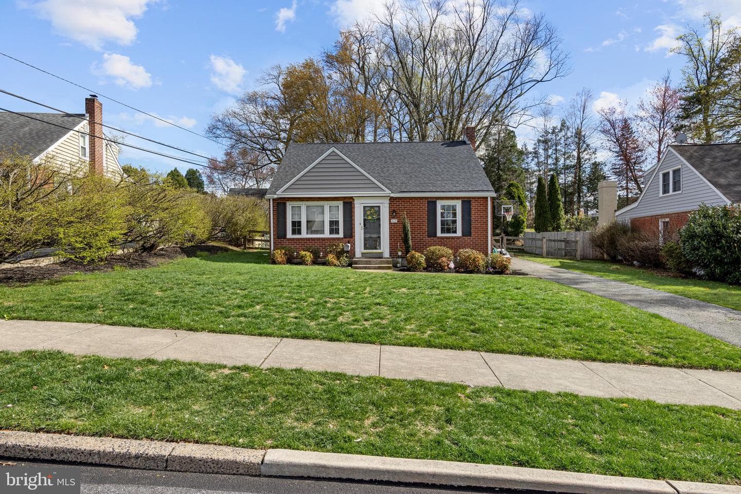 409 Paddock Road photo 3