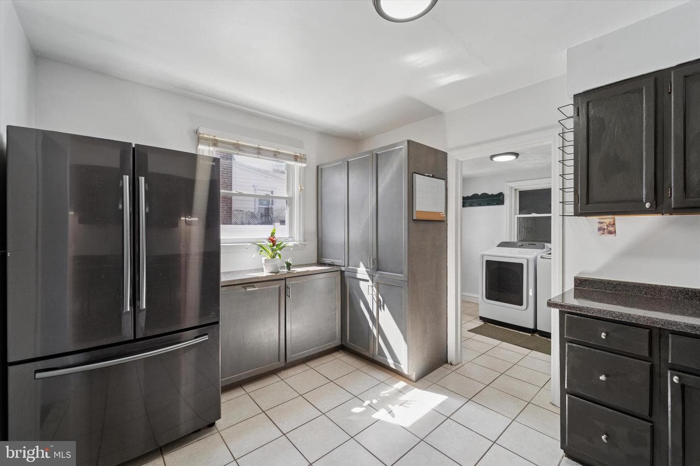 519 E Broadway Avenue photo 8