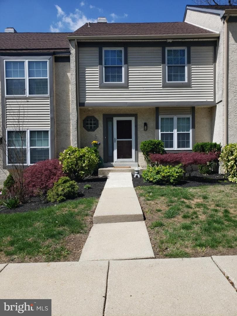 4 Ogden Court photo 1