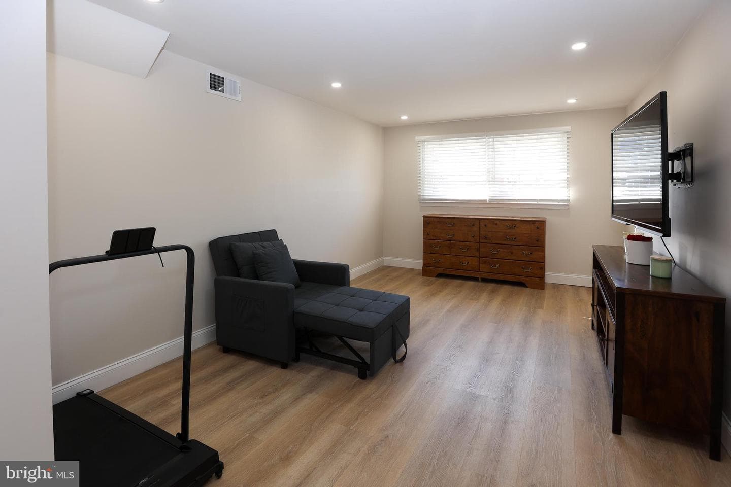 433 Melvin Drive photo 12