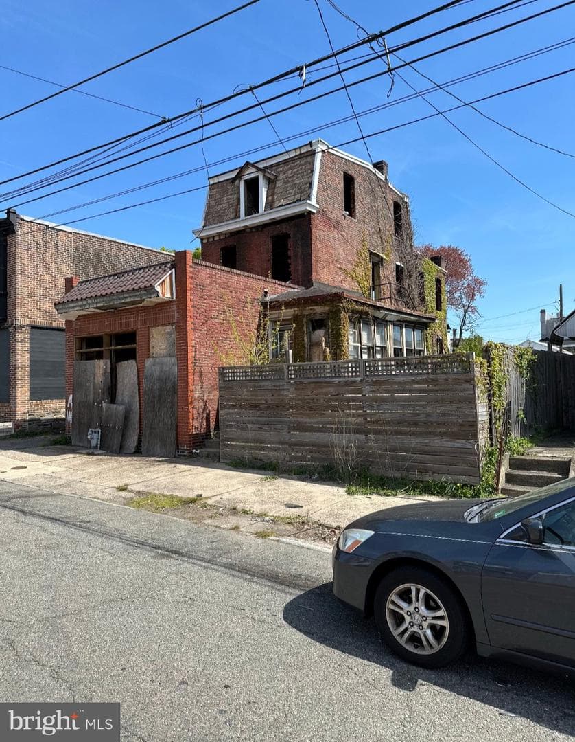 327 Pennell St Alley photo 3