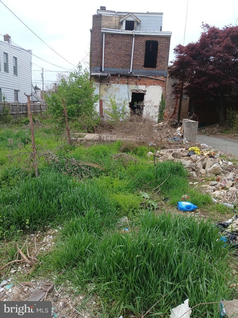 327 Pennell St Alley photo 8