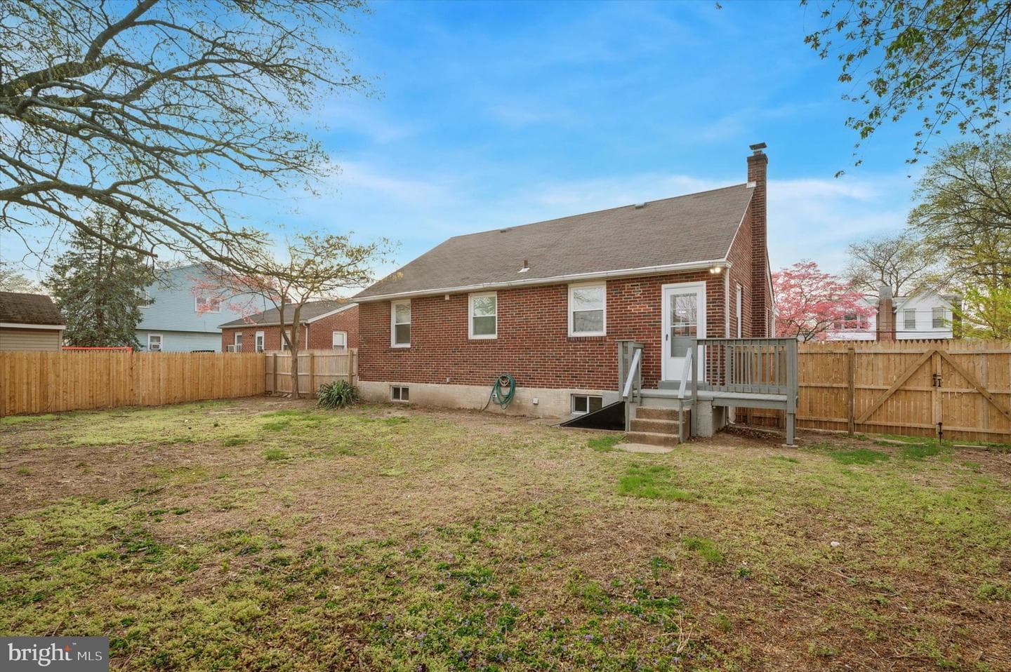 327 Seneca Street photo 22