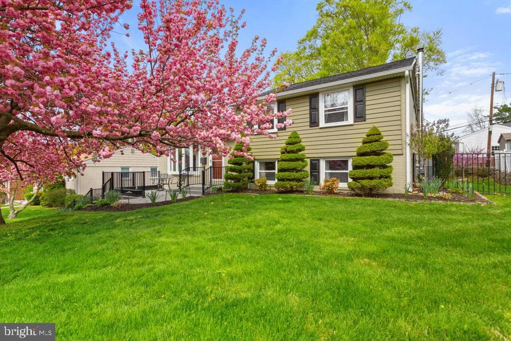 128 Locust Avenue photo 1