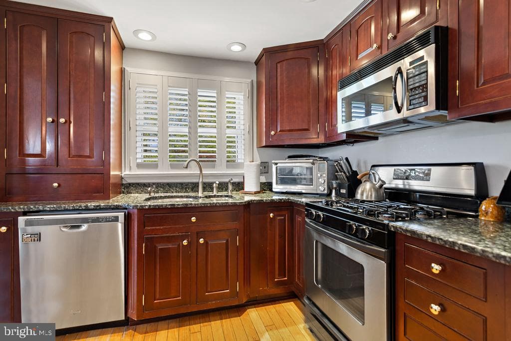 128 Locust Avenue photo 8