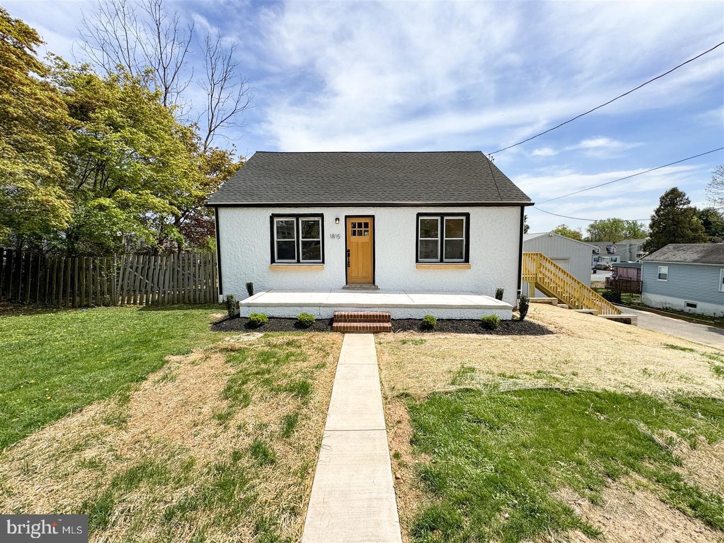 1815 Peach Street photo 1