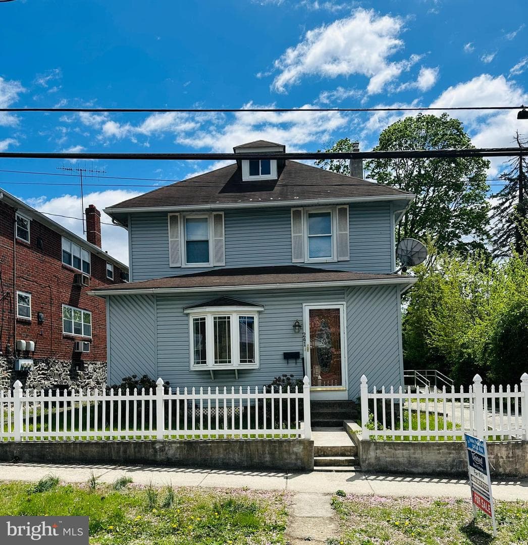 241 Ardmore Avenue photo 1