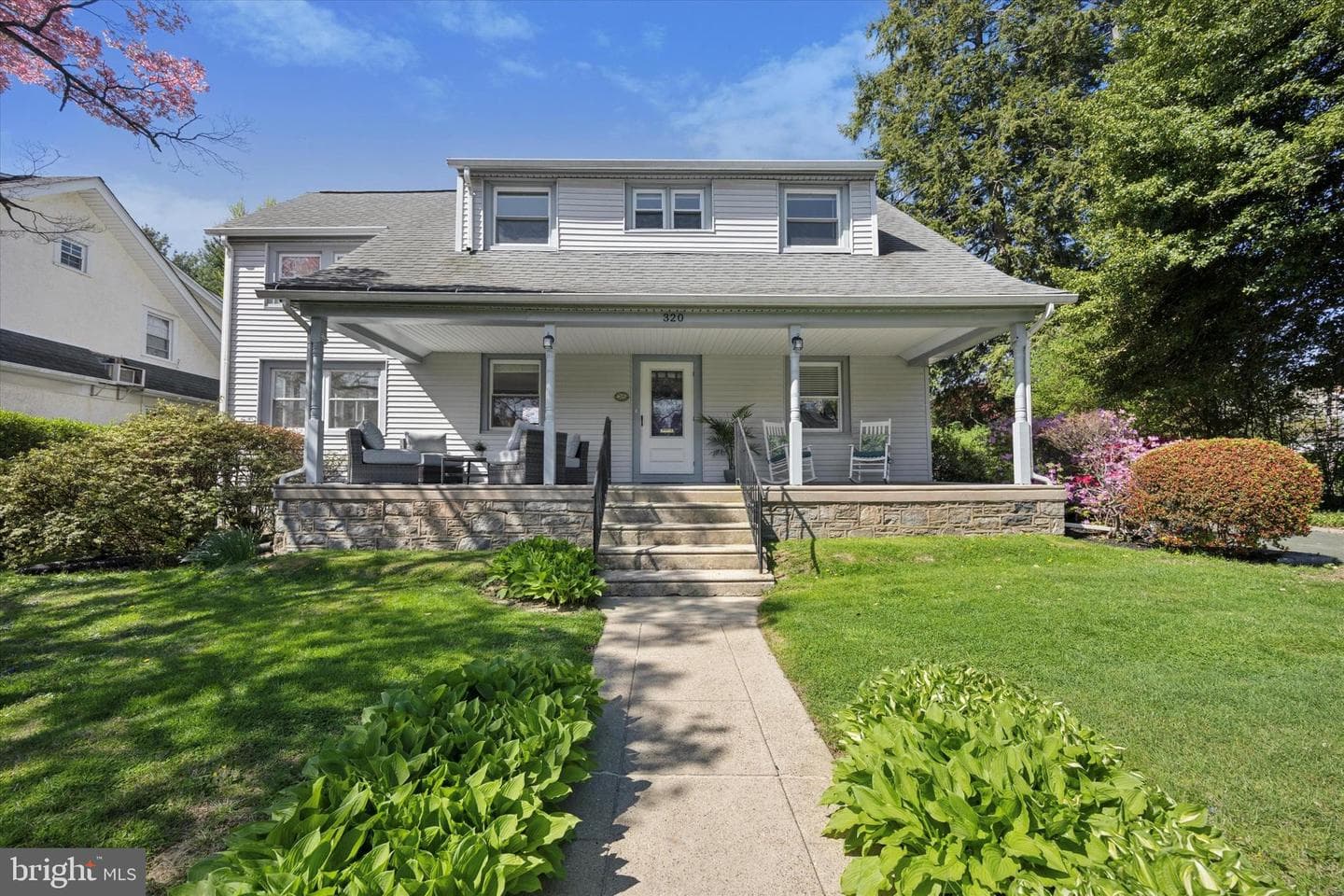 320 Maple Avenue photo 1