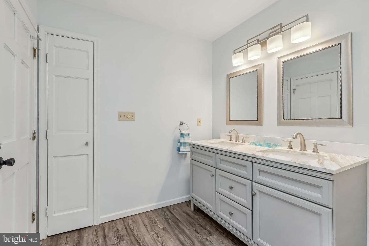 16 Springwater Lane photo 31