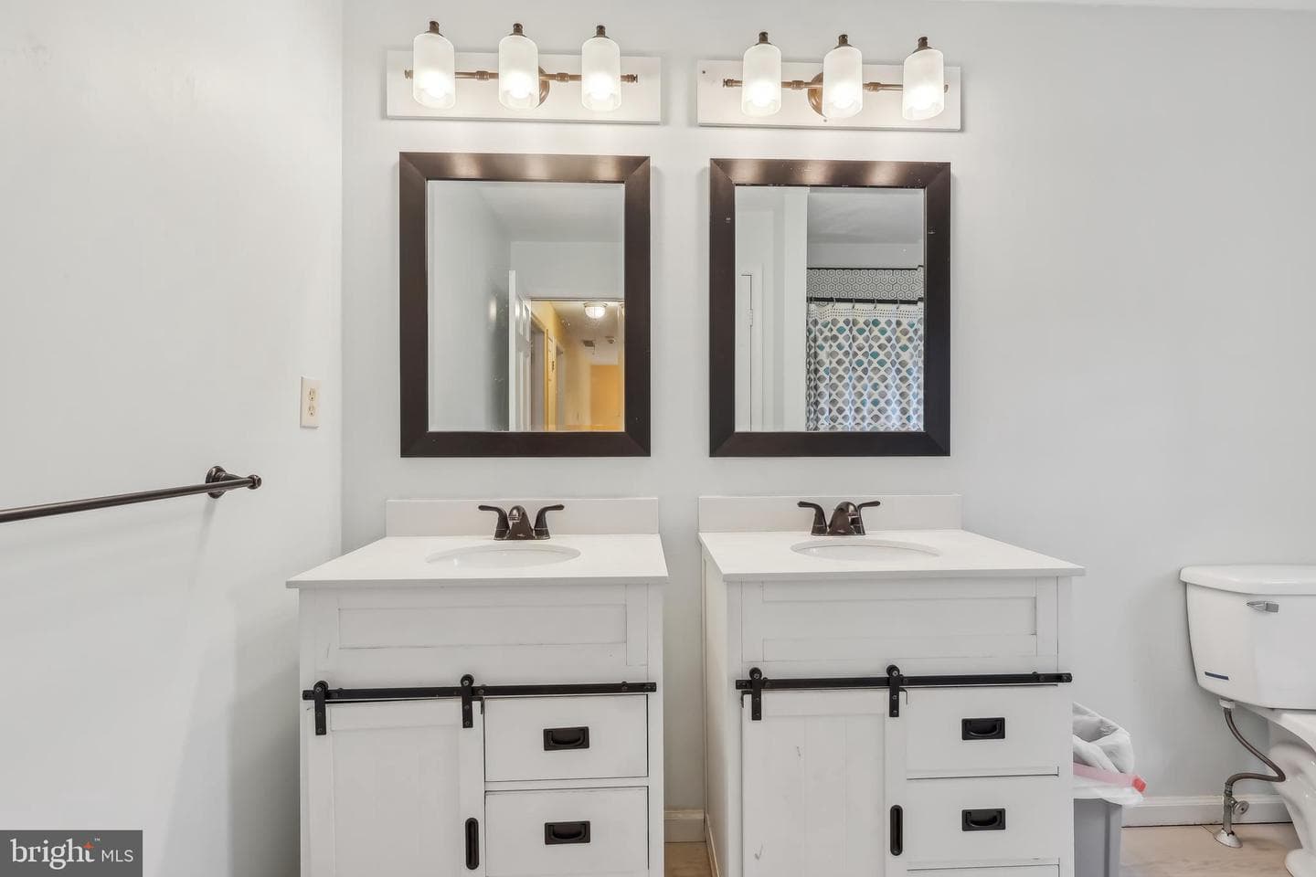 16 Springwater Lane photo 33