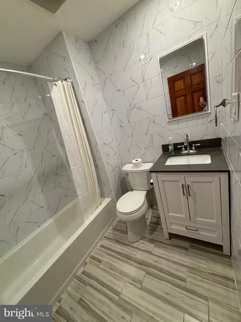 81 3rd Avenue photo 12
