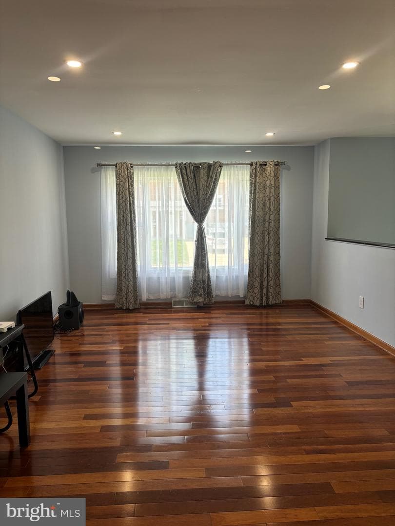 81 3rd Avenue photo 3