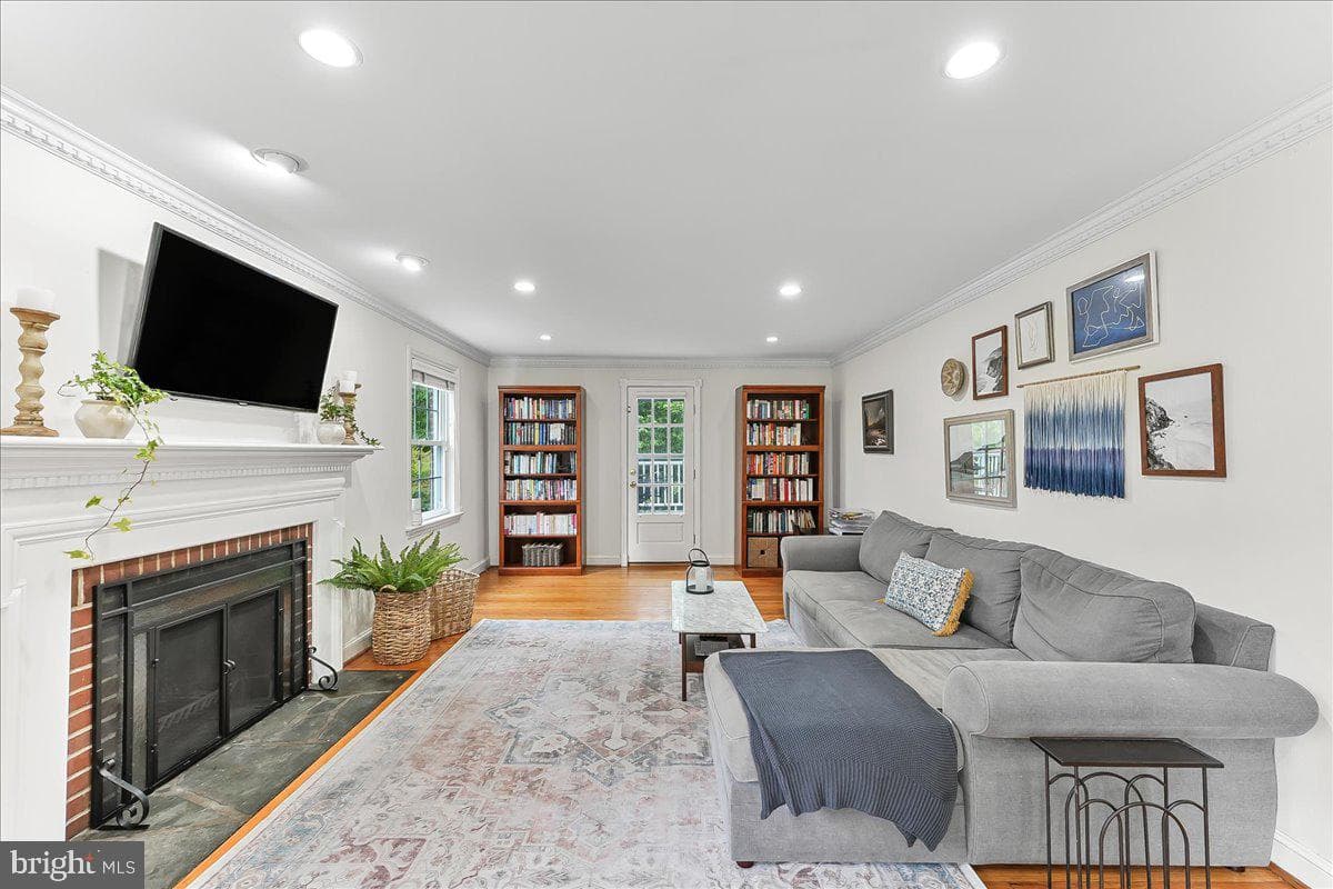 1013 Crest Road photo 6