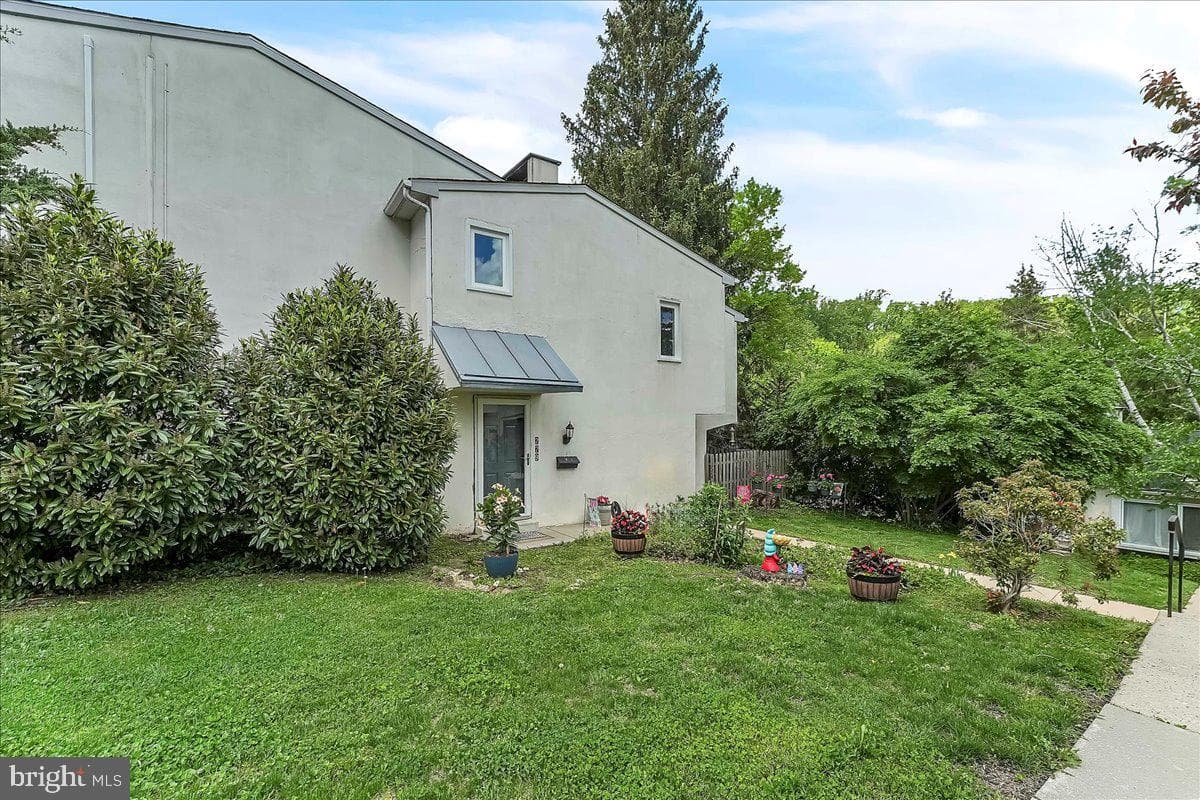 279 W Chelsea Circle photo 15
