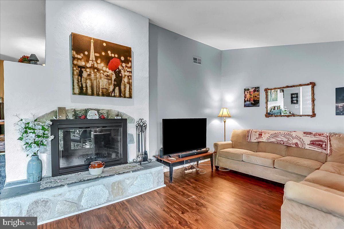 279 W Chelsea Circle photo 4
