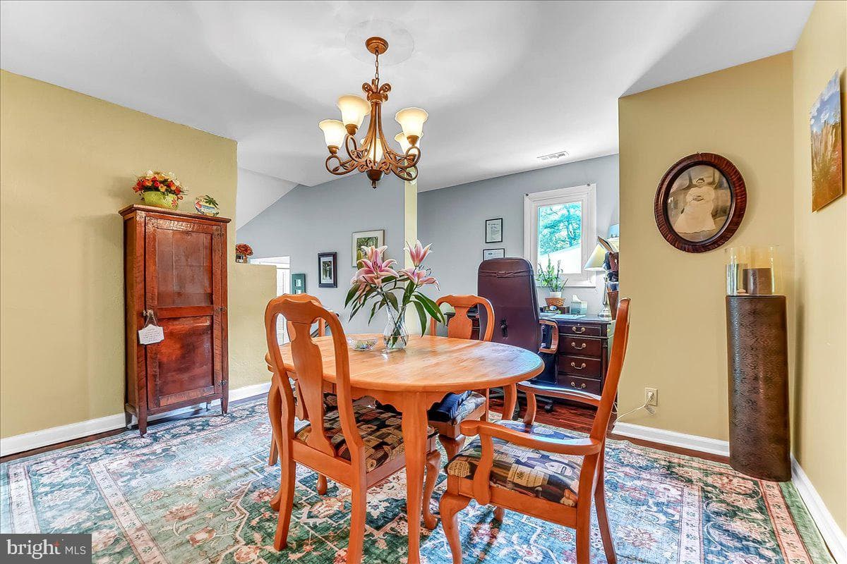 279 W Chelsea Circle photo 8
