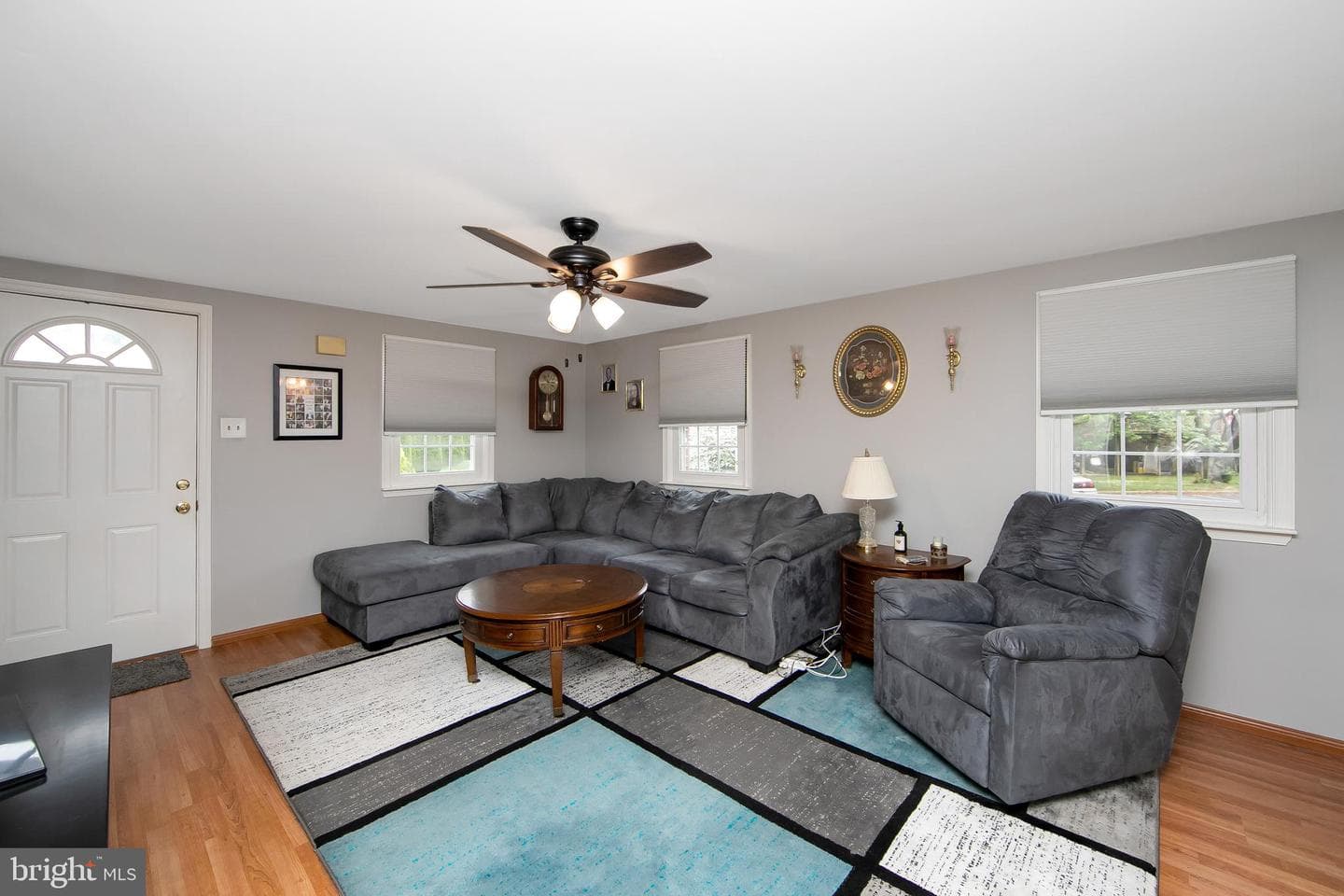 30 Colonial Circle photo 13