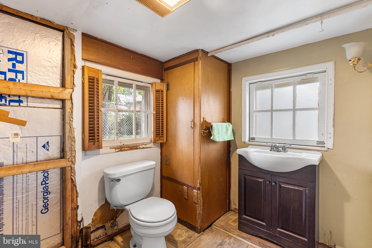213 Yates Avenue photo 26