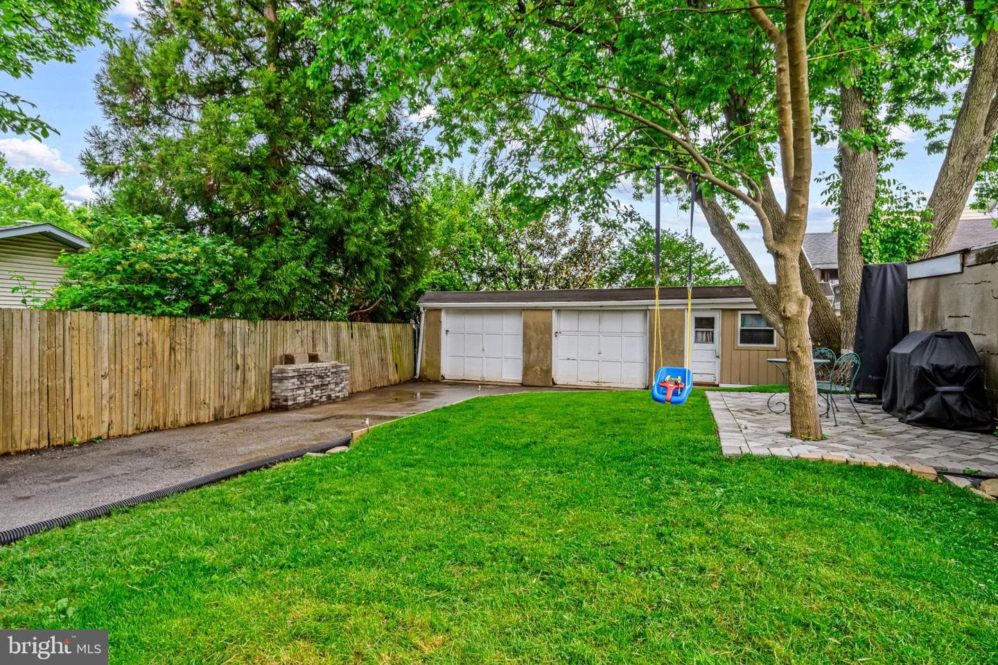 213 Yates Avenue photo 29