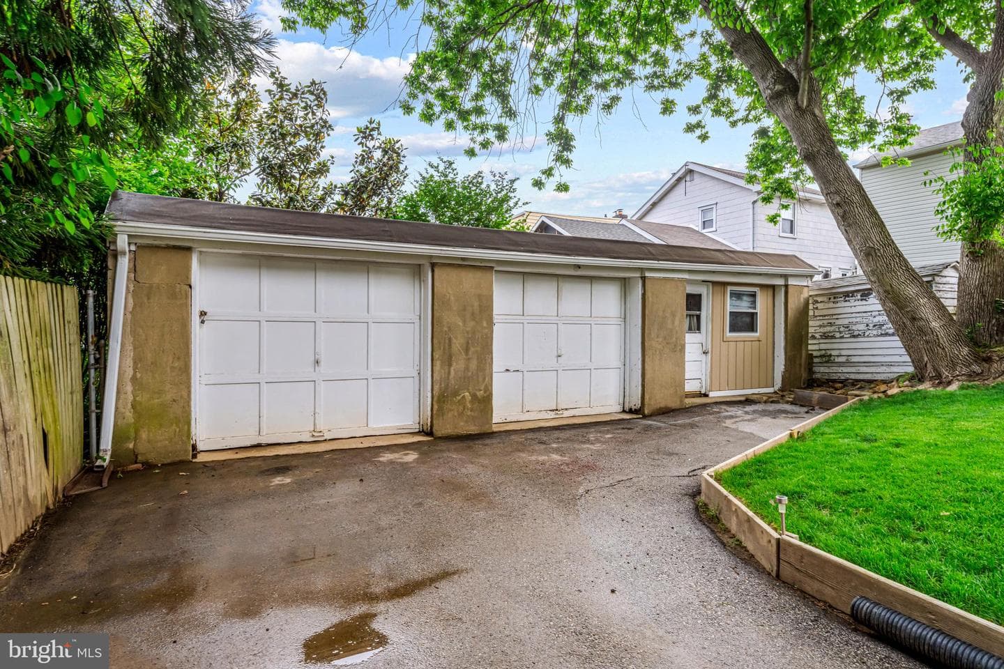 213 Yates Avenue photo 30