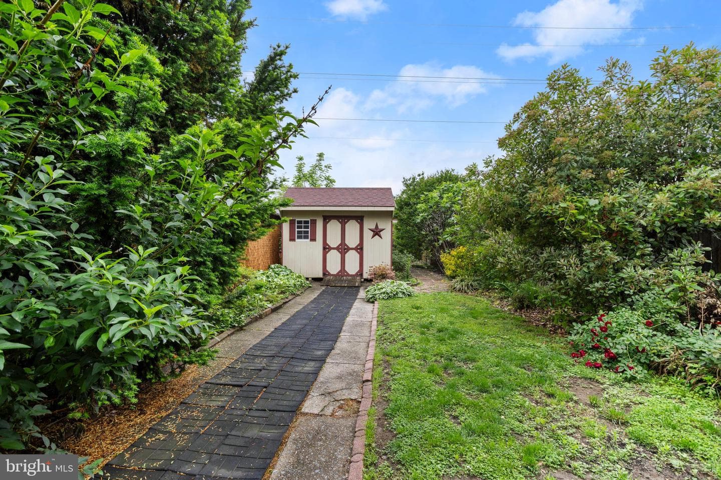 240 Hirst Avenue photo 20