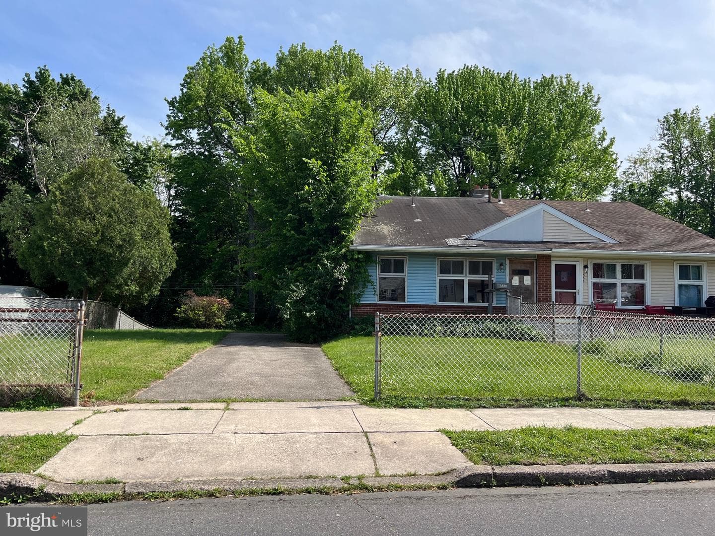 553 E Winona Avenue photo 1