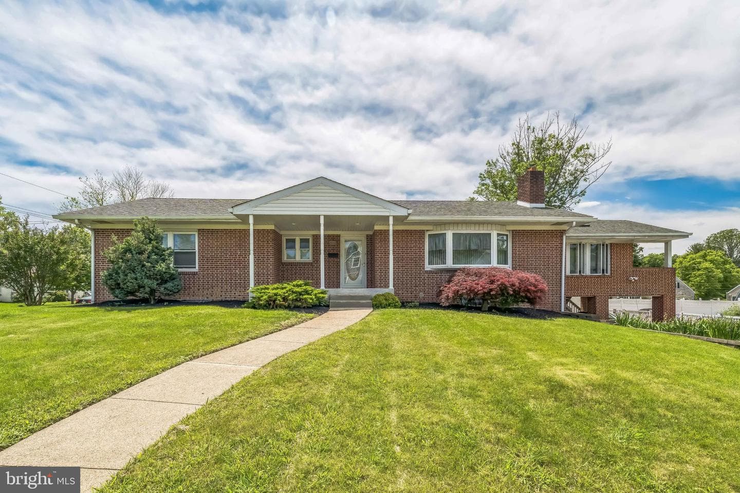 1143 Villanova Avenue photo 1