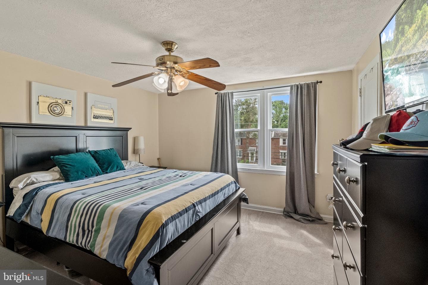 2319 Bond Avenue photo 10