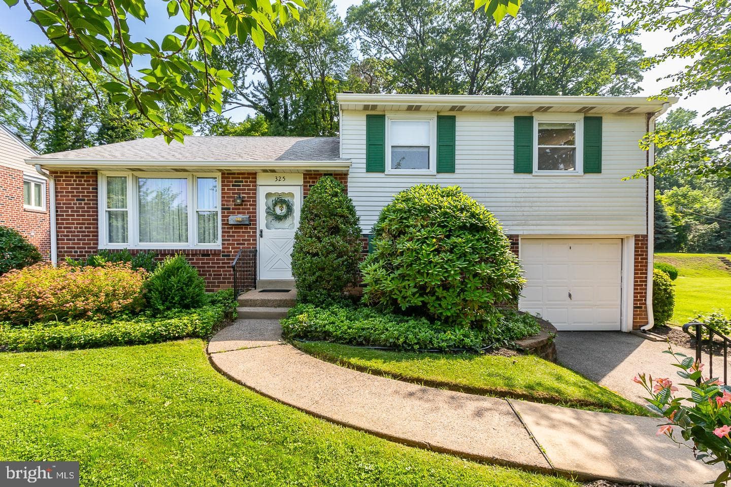 325 Rittenhouse Circle photo 2