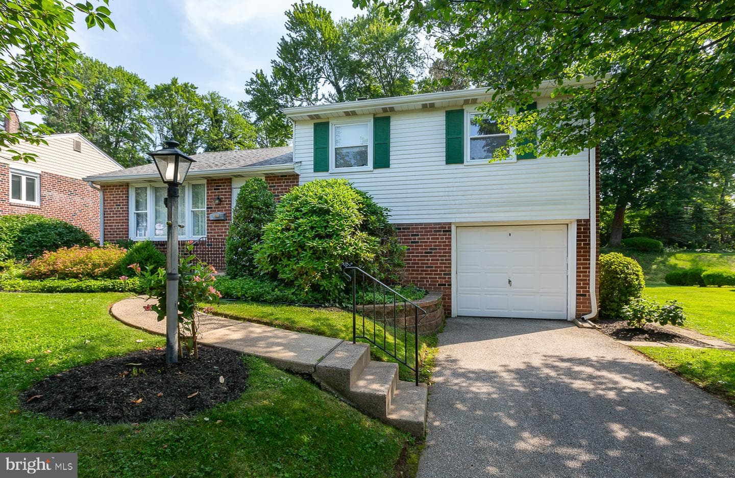 325 Rittenhouse Circle photo 5