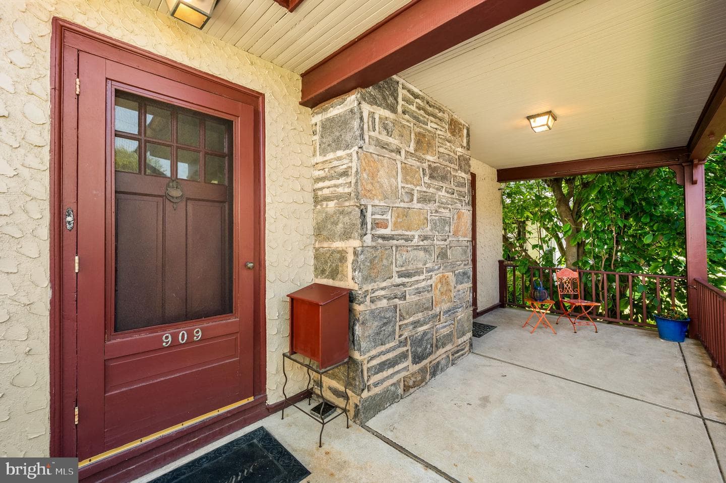 909 Cornell Avenue photo 3