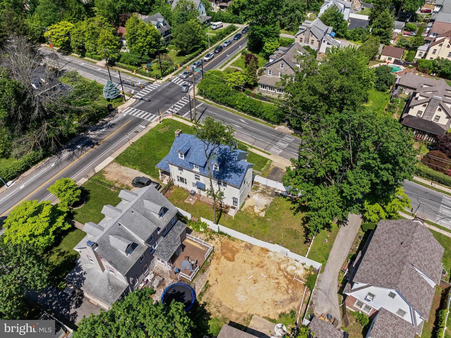 285 N Lansdowne Avenue photo 32