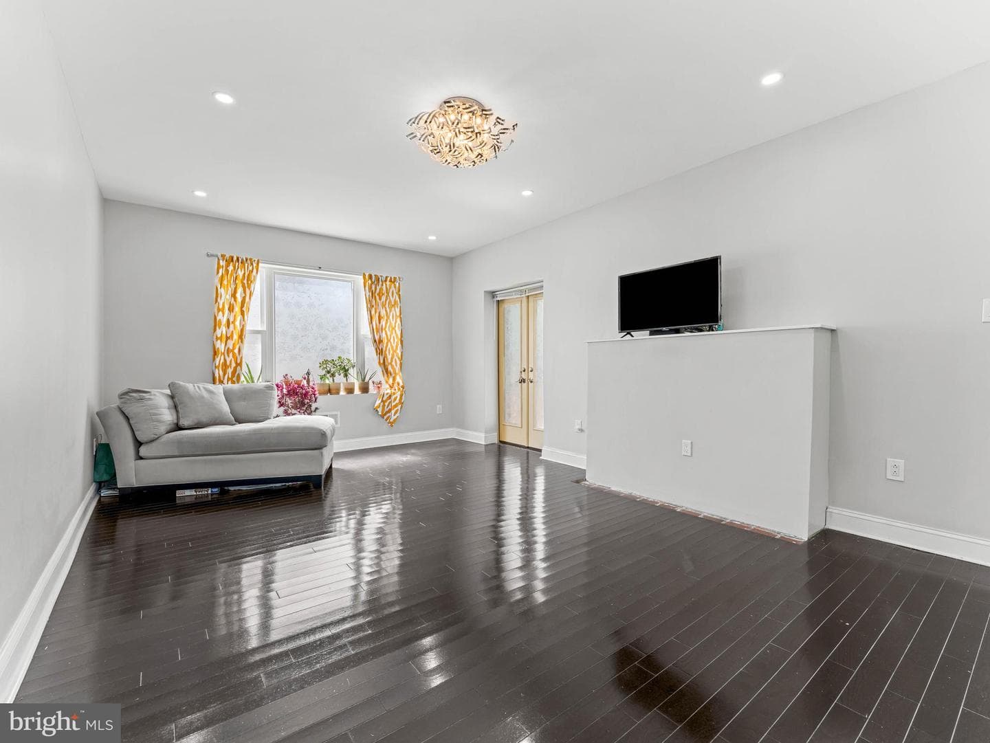 285 N Lansdowne Avenue photo 8