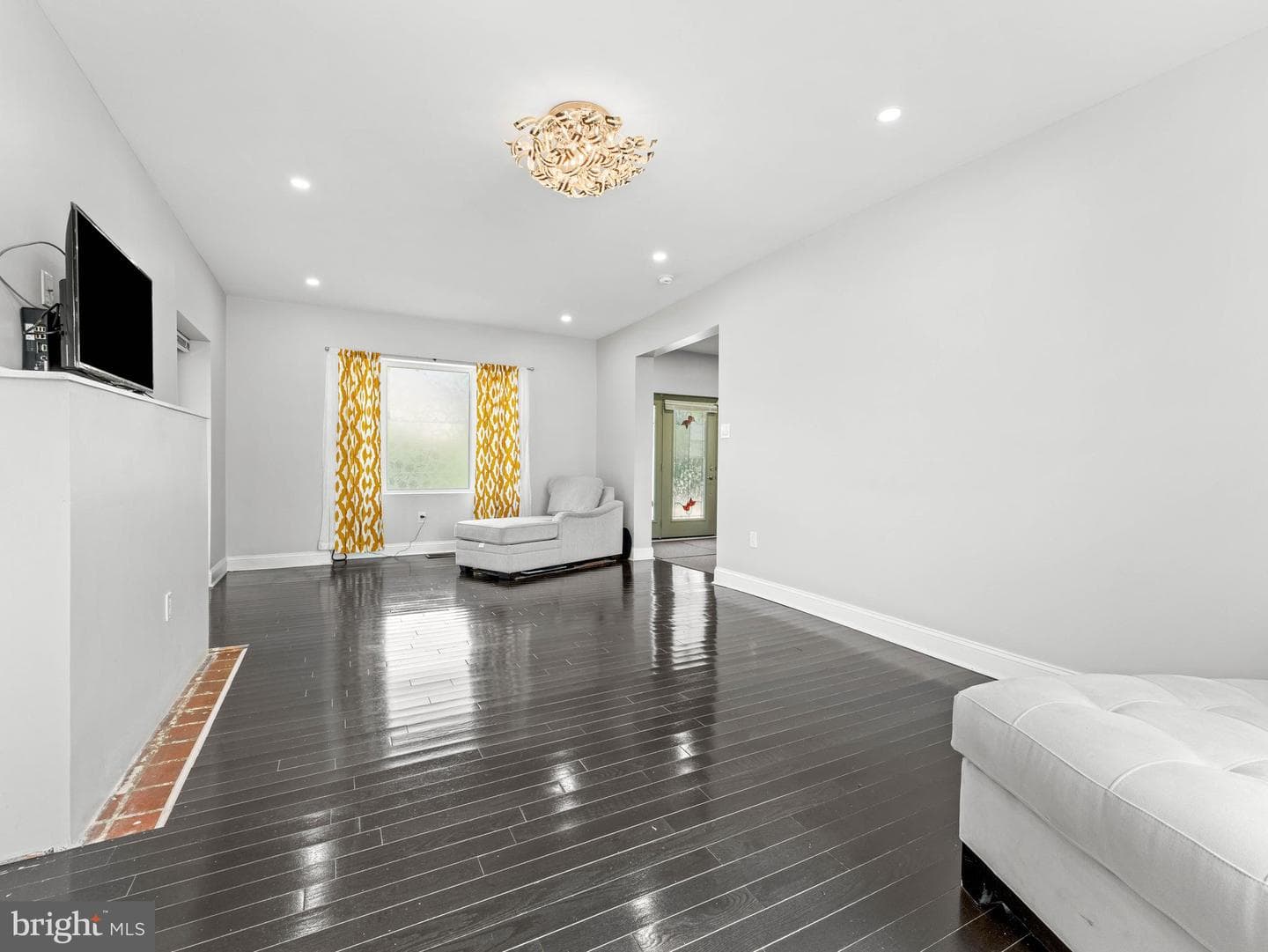 285 N Lansdowne Avenue photo 9