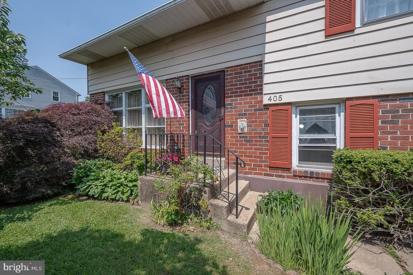 405 Garden Lane photo 2