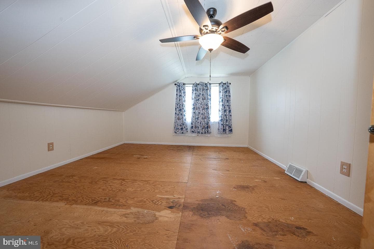 405 Garden Lane photo 27