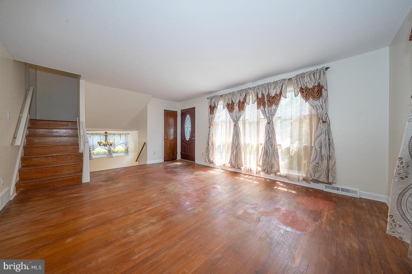 405 Garden Lane photo 7
