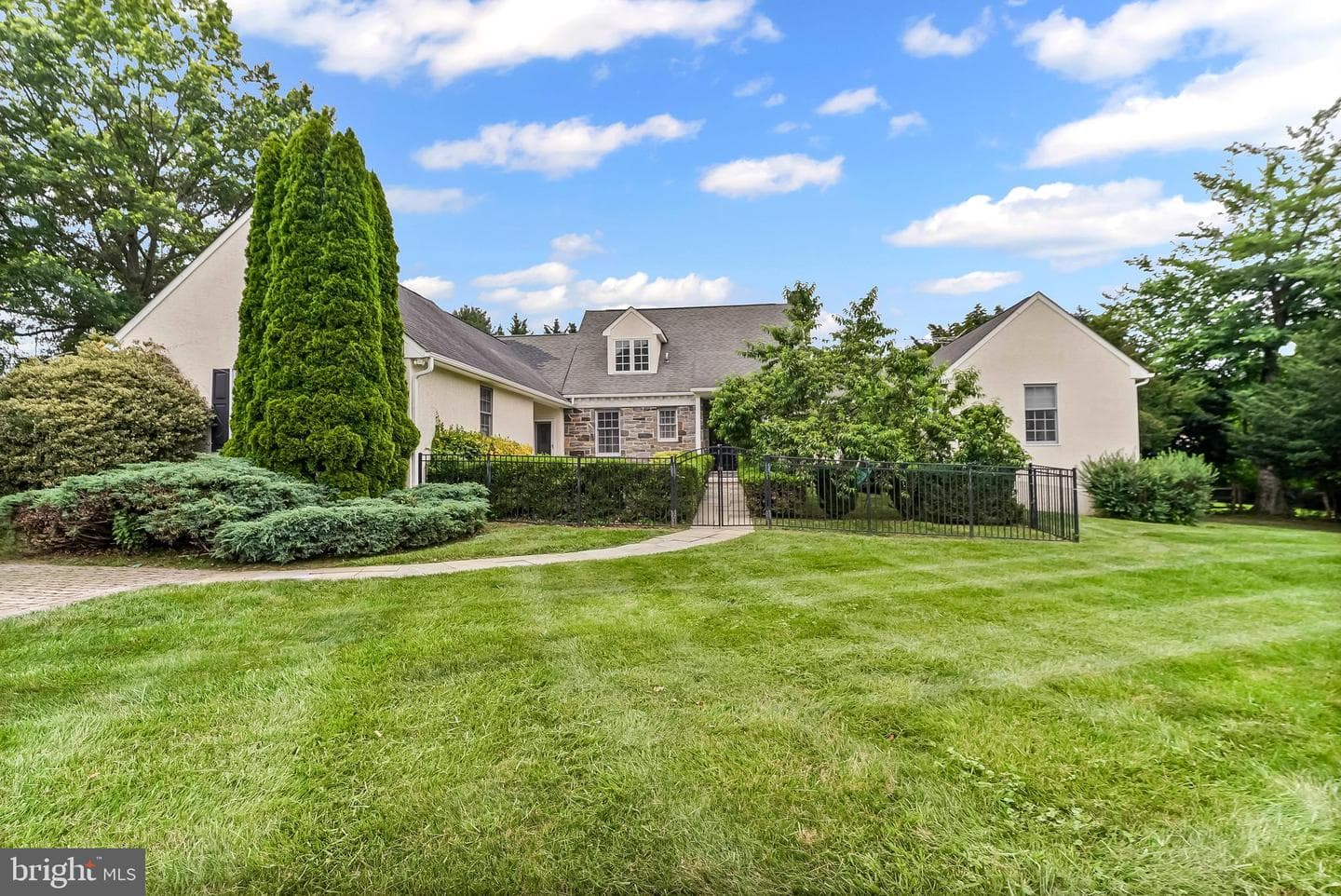 384 Lenni Road photo 1