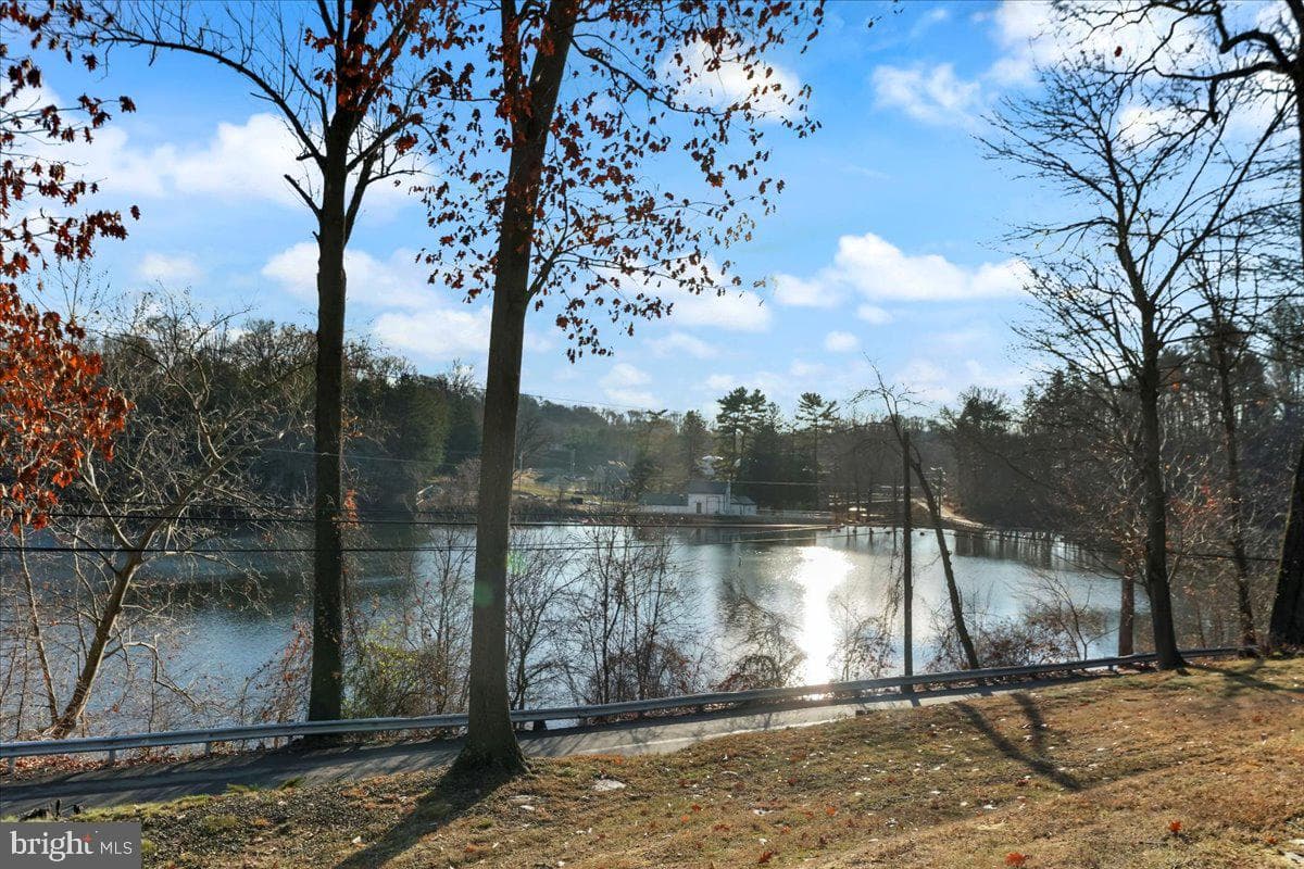 601 Crum Creek Road photo 3