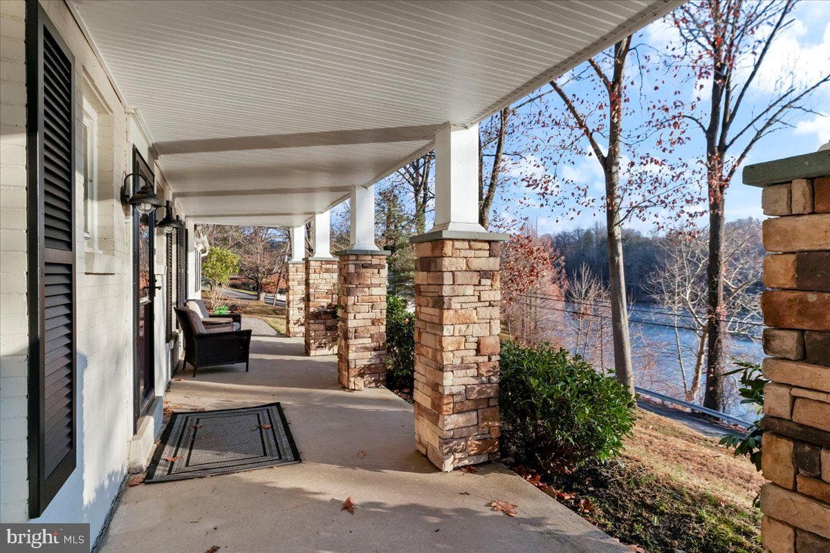 601 Crum Creek Road photo 4