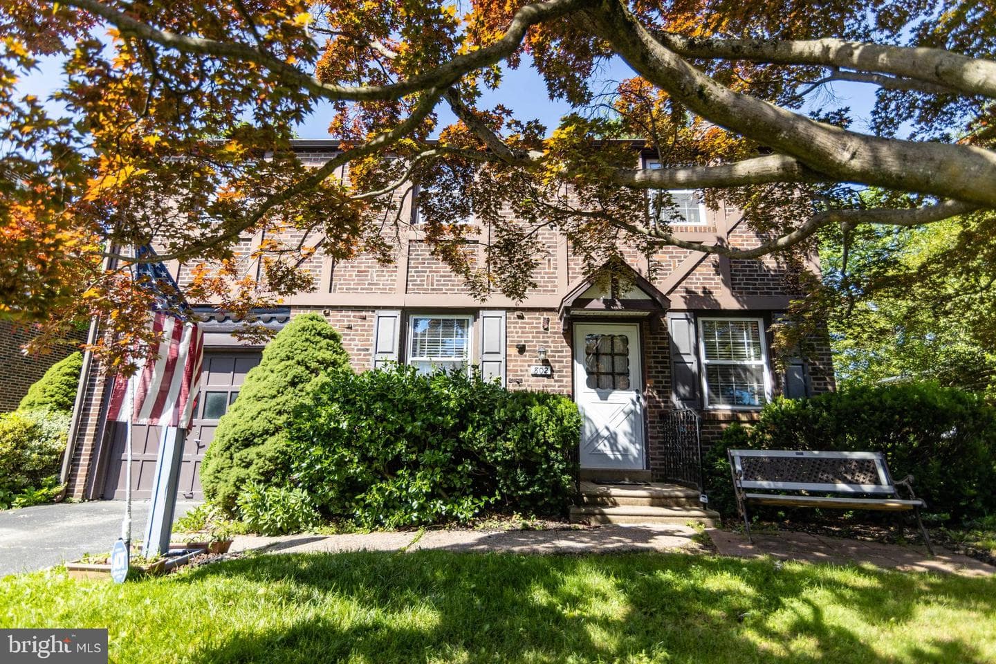 802 Kenwood Road photo 1