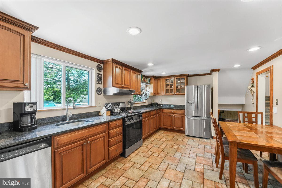 11 Stratford Drive photo 10
