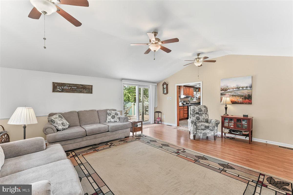11 Stratford Drive photo 12