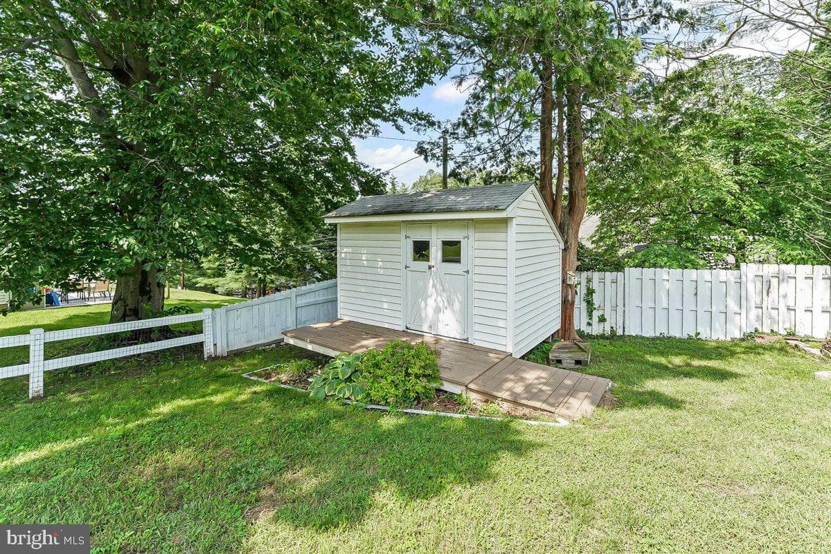 11 Stratford Drive photo 40